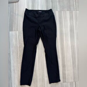 NIC + ZOE Pull on Black Cropped Ankle Pants • Size 4 • Classic Slim Fit